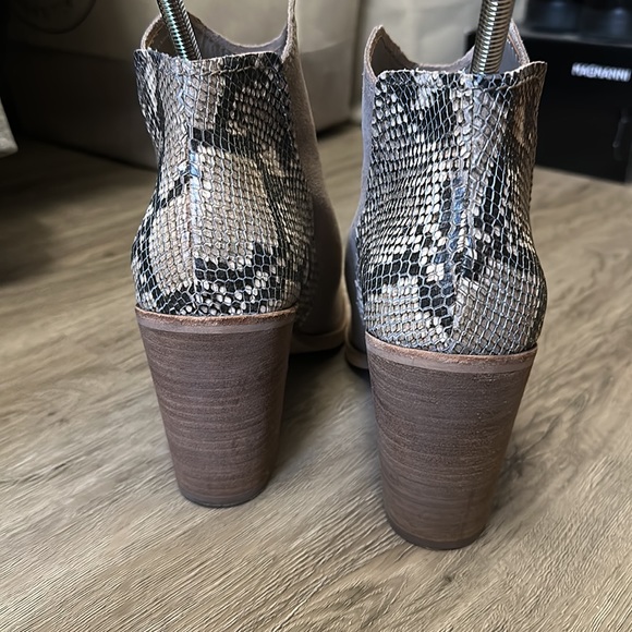 Dolce Vita heeled booties - Picture 3 of 3